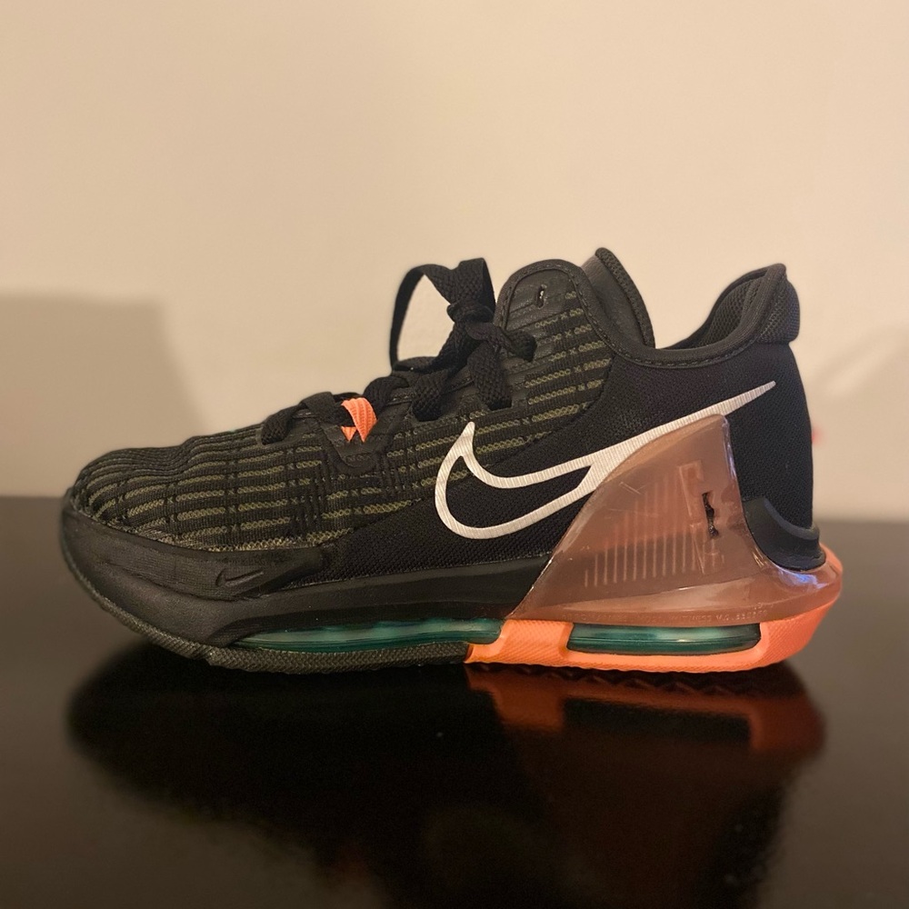 Boys Nike LeBron Witness 6 Basketball Shoes